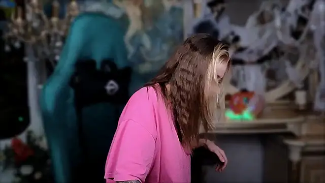 Snapshot of LeilaUvrays chatting on November 11, 3:34 pm LeilaUvrays online show from November 11, 3:34 pm