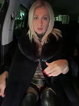 HOTLadyluna online show from March 24, 8:03 pm