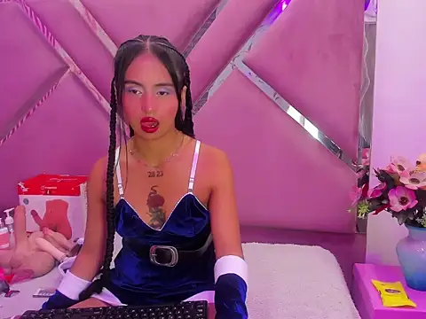 CloeMorenti  online show from December 3, 12:58 pm