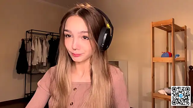 Snapshot of HoaPatton chatting on November 28, 11:35 am HoaPatton online show from November 28, 11:35 am