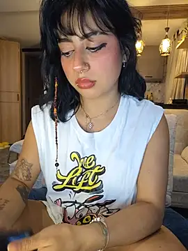 Snapshot of Sarah_Lark- chatting on July 31, 11:48 pm Sarah Lark- online show from July 31, 11:48 pm