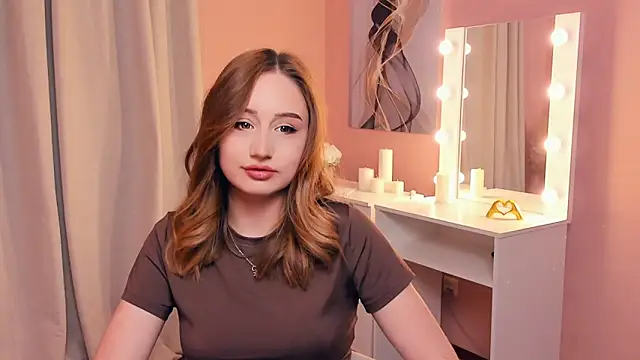 Snapshot of ReinaHenslin chatting on November 13, 7:29 am ReinaHenslin online show from November 13, 7:29 am