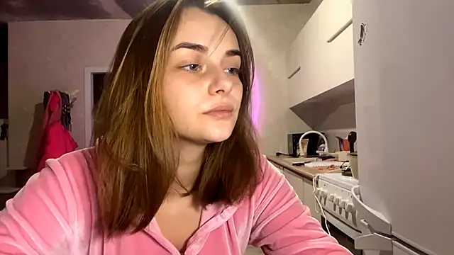 GeralynChiszar online show from December 3, 1:13 am