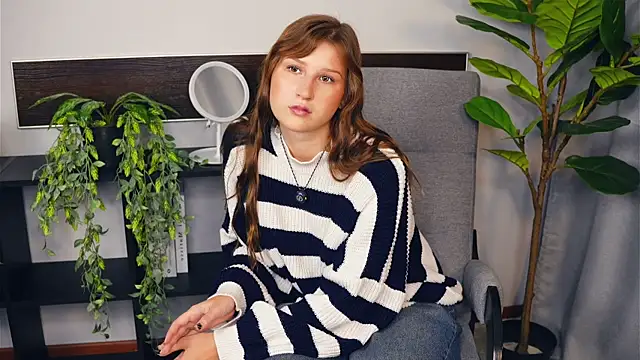 Snapshot of YeeVella chatting on November 11, 6:13 am YeeVella online show from November 11, 6:13 am