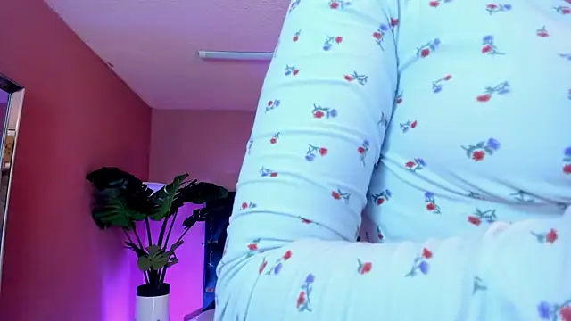 Velvet Dreamss online show from April 8, 11:54 am