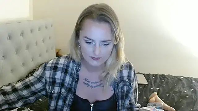 Tatted emi online show from February 1, 9:46 pm