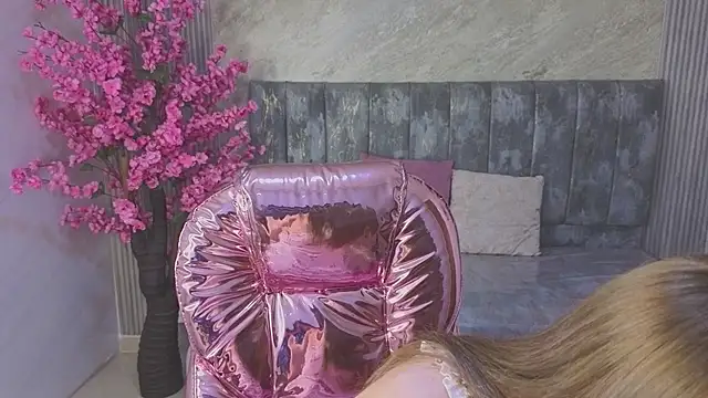 Snapshot of Dafne_moon_s chatting on November 12, 4:02 am Dafne moon s online show from November 12, 4:02 am