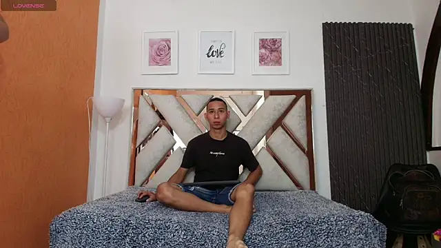 Antonella And Thiago online show from November 14, 12:26 pm