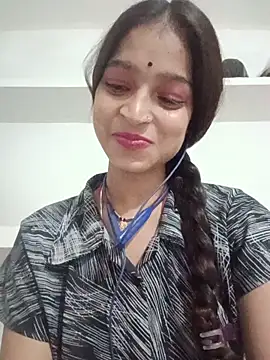 Snapshot of Mohnicute chatting on May 28, 6:38 pm Mohnicute online show from May 28, 6:38 pm