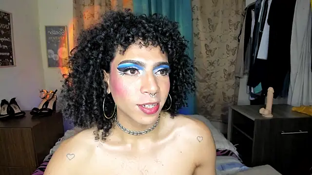 Snapshot of Angel_White25 chatting on April 24, 12:35 am Angel White25 online show from April 24, 12:35 am