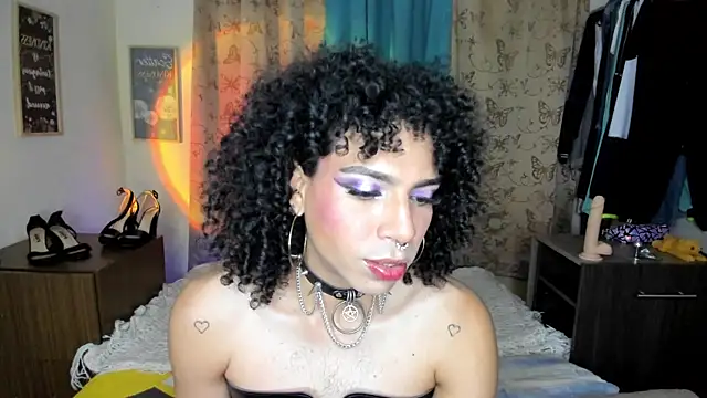 Snapshot of Angel_White25 chatting on April 26, 2:31 am Angel White25 online show from April 26, 2:31 am