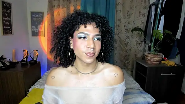 Snapshot of Angel_White25 chatting on April 28, 2:27 am Angel White25 online show from April 28, 2:27 am