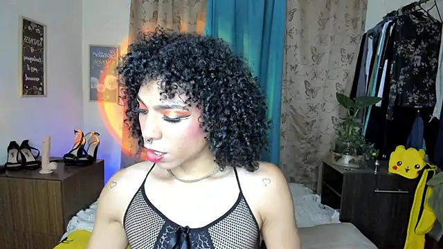 Snapshot of Angel_White25 chatting on April 29, 12:48 am Angel White25 online show from April 29, 12:48 am