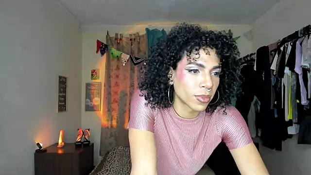 Snapshot of Angel_White25 chatting on June 18, 2:45 am Angel White25 online show from June 18, 2:45 am