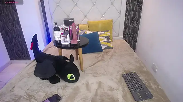 Samu FoXXX online show from November 24, 8:30 pm