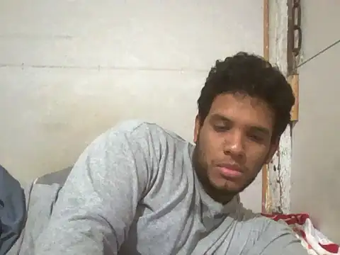 Snapshot of josecamsex27 chatting on February 12, 3:23 am josecamsex27 online show from February 12, 3:23 am