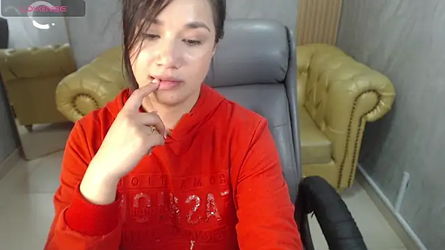 Snapshot of Violetta_jhonson_a chatting on February 5, 7:51 pm Violetta jhonson a online show from February 5, 7:51 pm