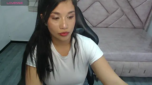 Snapshot of Violetta_jhonson_a chatting on May 14, 4:03 pm Violetta jhonson a online show from May 14, 4:03 pm