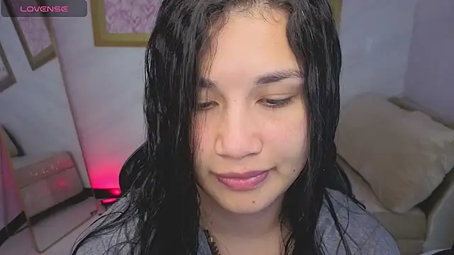 Snapshot of Violetta_jhonson_a chatting on May 26, 3:46 am Violetta jhonson a online show from May 26, 3:46 am