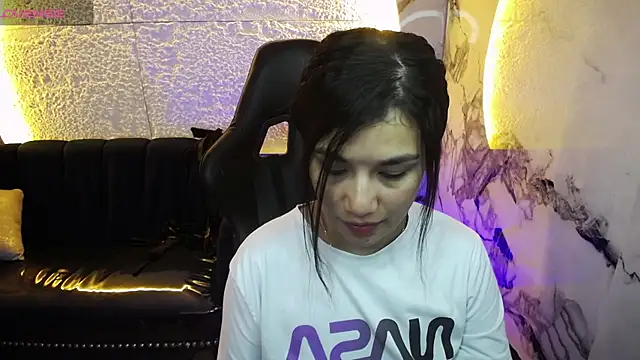 Snapshot of Violetta_jhonson_a chatting on June 25, 5:12 am Violetta jhonson a online show from June 25, 5:12 am