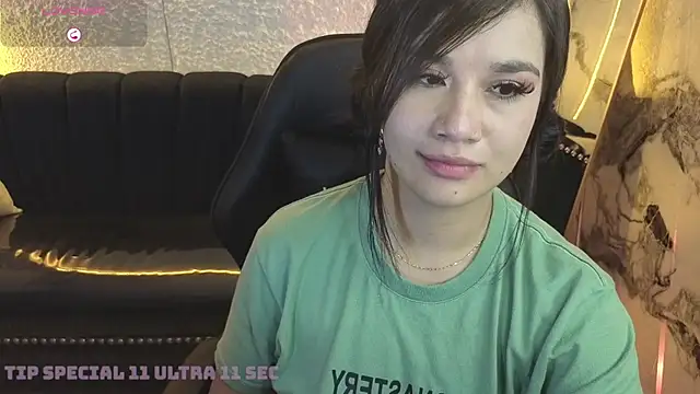 Snapshot of Violetta_jhonson_a chatting on July 10, 9:45 am Violetta jhonson a online show from July 10, 9:45 am