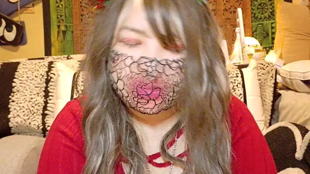 oxLILxMELOxo online show from December 20, 1:40 pm