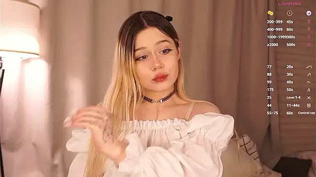 Snapshot of Love_audirs6 chatting on February 4, 12:33 pm Love audirs6 online show from February 4, 12:33 pm