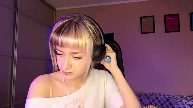 EmilySkyline online show from November 21, 5:06 am