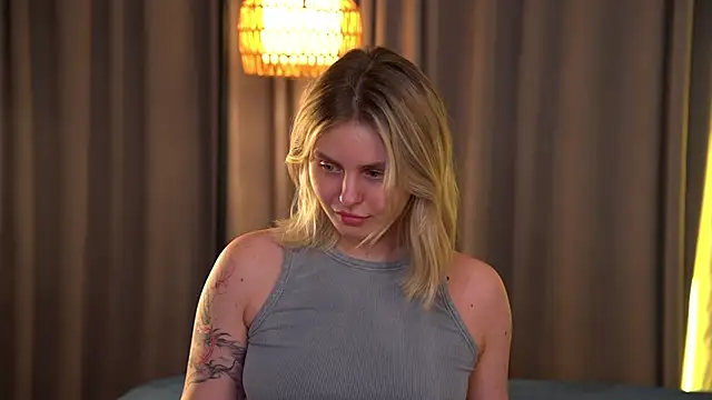 Snapshot of LilithEve_ chatting on November 11, 5:46 pm LilithEve online show from November 11, 5:46 pm