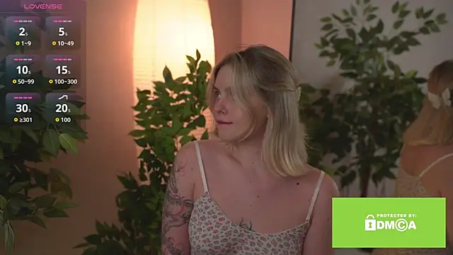 Snapshot of LilithEve_ chatting on November 12, 3:23 pm LilithEve online show from November 12, 3:23 pm