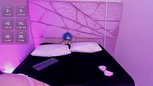 Snapshot of Atenea_Velle chatting on August 5, 3:31 am Atenea Velle online show from August 5, 3:31 am