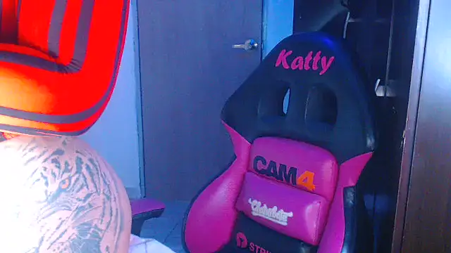 katecute88 online show from January 5, 8:00 pm