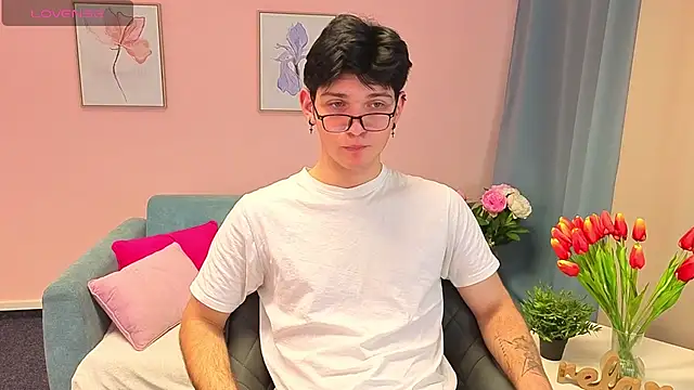 Snapshot of LiamRivers chatting on November 12, 2:06 pm LiamRivers online show from November 12, 2:06 pm