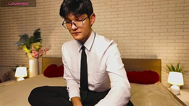 Snapshot of LiamRivers chatting on November 14, 2:05 pm LiamRivers online show from November 14, 2:05 pm