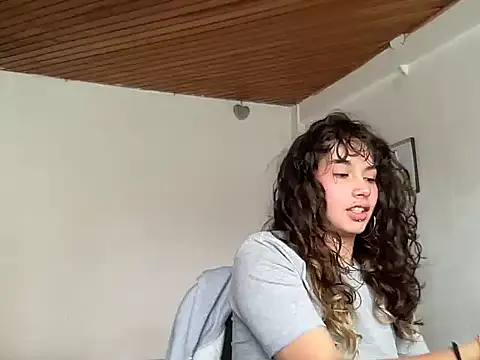 Snapshot of Dreana chatting on February 2, 7:23 pm Dreana online show from February 2, 7:23 pm