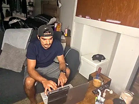 Snapshot of piggylatino chatting on November 13, 5:17 am piggylatino online show from November 13, 5:17 am