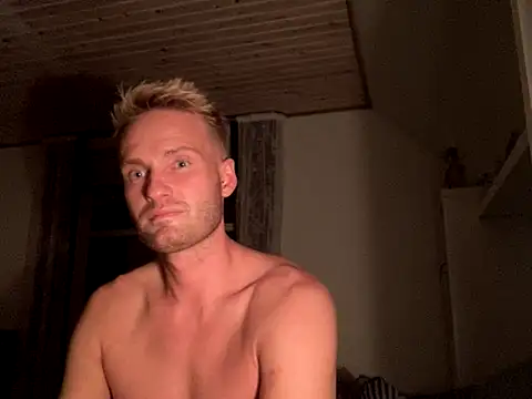 Snapshot of SUB-Blond chatting on November 13, 8:41 pm SUB-Blond online show from November 13, 8:41 pm