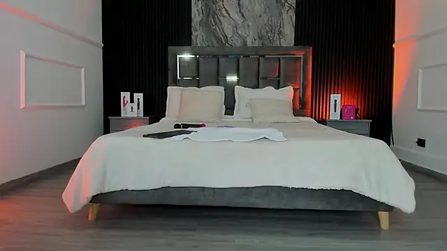 Laureenwells online show from March 13, 7:53 pm