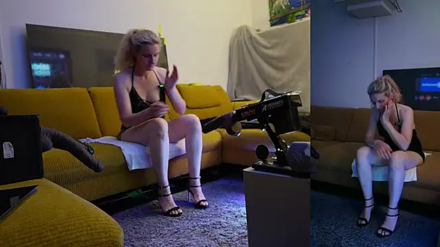 Snapshot of SUZANNEXXXXXX chatting on July 16, 10:38 pm SUZANNEXXXXXX online show from July 16, 10:38 pm