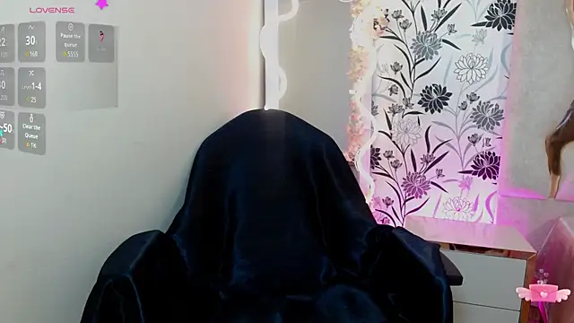 Snapshot of Joselyn_tay chatting on January 10, 11:45 am Joselyn tay online show from January 10, 11:45 am