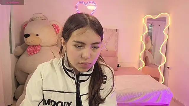 ISABELA TAY online show from January 7, 11:45 am