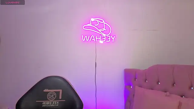 ISABELA TAY online show from April 17, 11:35 am