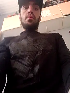 hotguy71000 online show from April 2, 9:45 pm