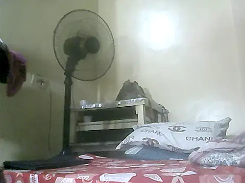 loriepinay46 online show from February 14, 6:37 pm