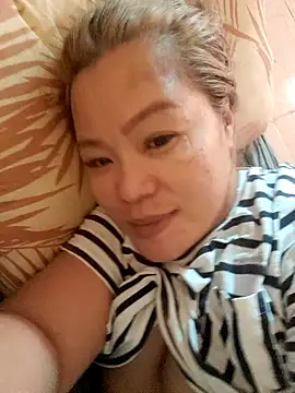 Snapshot of loriepinay46 chatting on June 8, 8:15 am loriepinay46 online show from June 8, 8:15 am