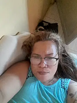 Snapshot of loriepinay46 chatting on June 19, 10:35 pm loriepinay46 online show from June 19, 10:35 pm