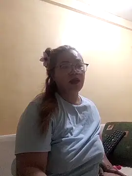 Snapshot of loriepinay46 chatting on June 21, 9:17 pm loriepinay46 online show from June 21, 9:17 pm