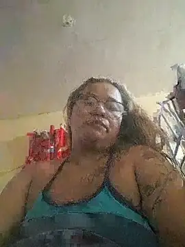Snapshot of loriepinay46 chatting on July 25, 8:28 pm loriepinay46 online show from July 25, 8:28 pm