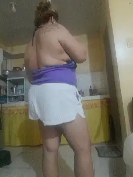 Snapshot of loriepinay46 chatting on July 26, 10:22 am loriepinay46 online show from July 26, 10:22 am