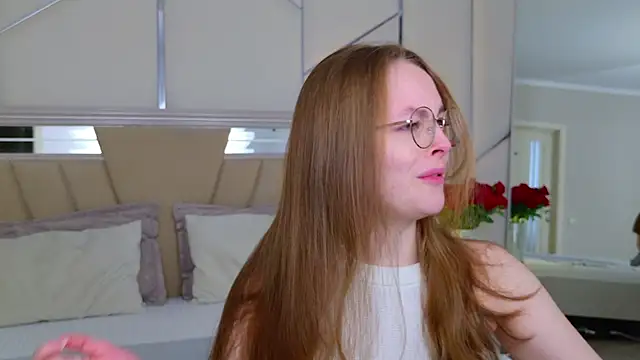 MadisonSmitt online show from April 8, 5:18 am